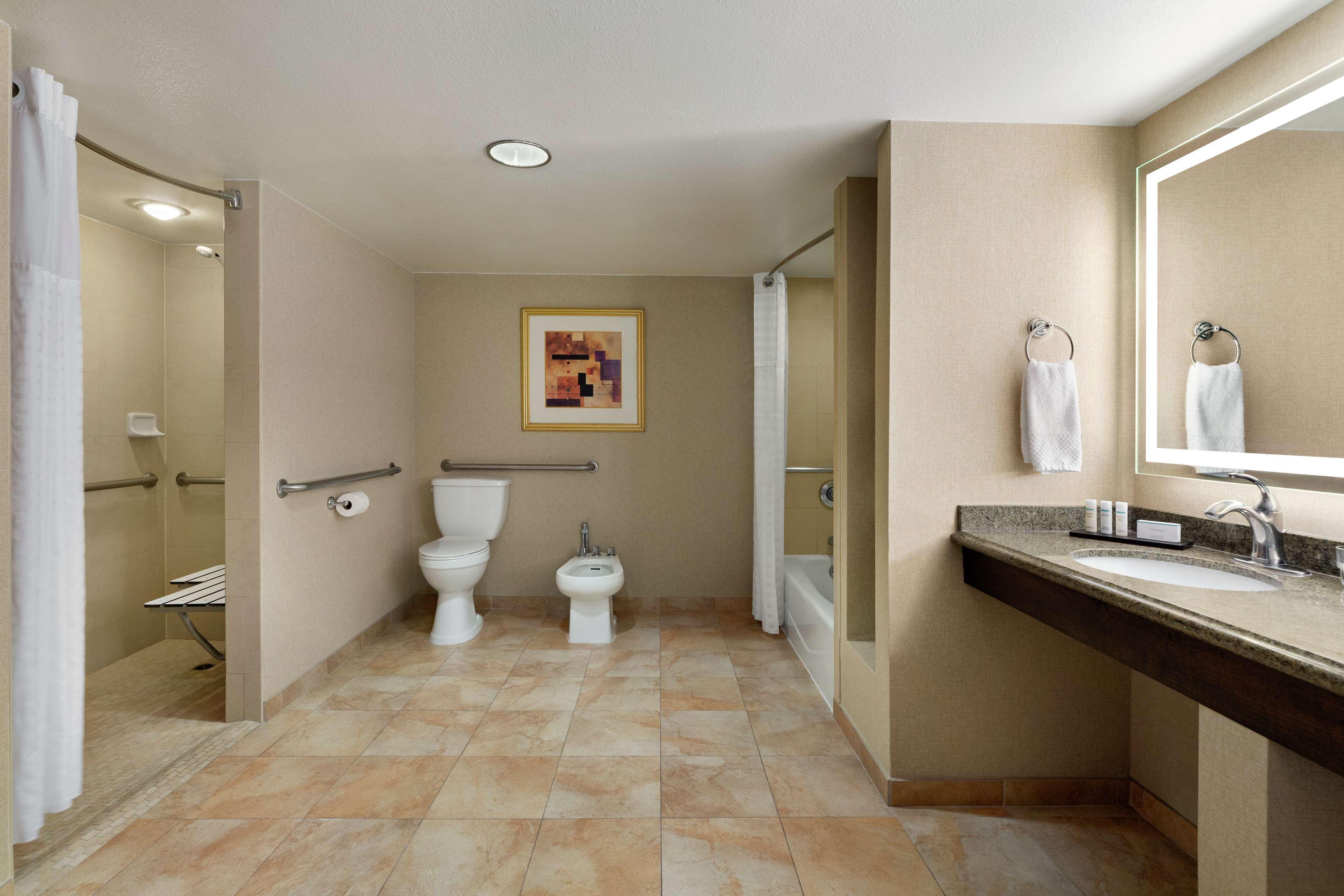 Embassy Suites By Hilton Phoenix Темпе Екстериор снимка