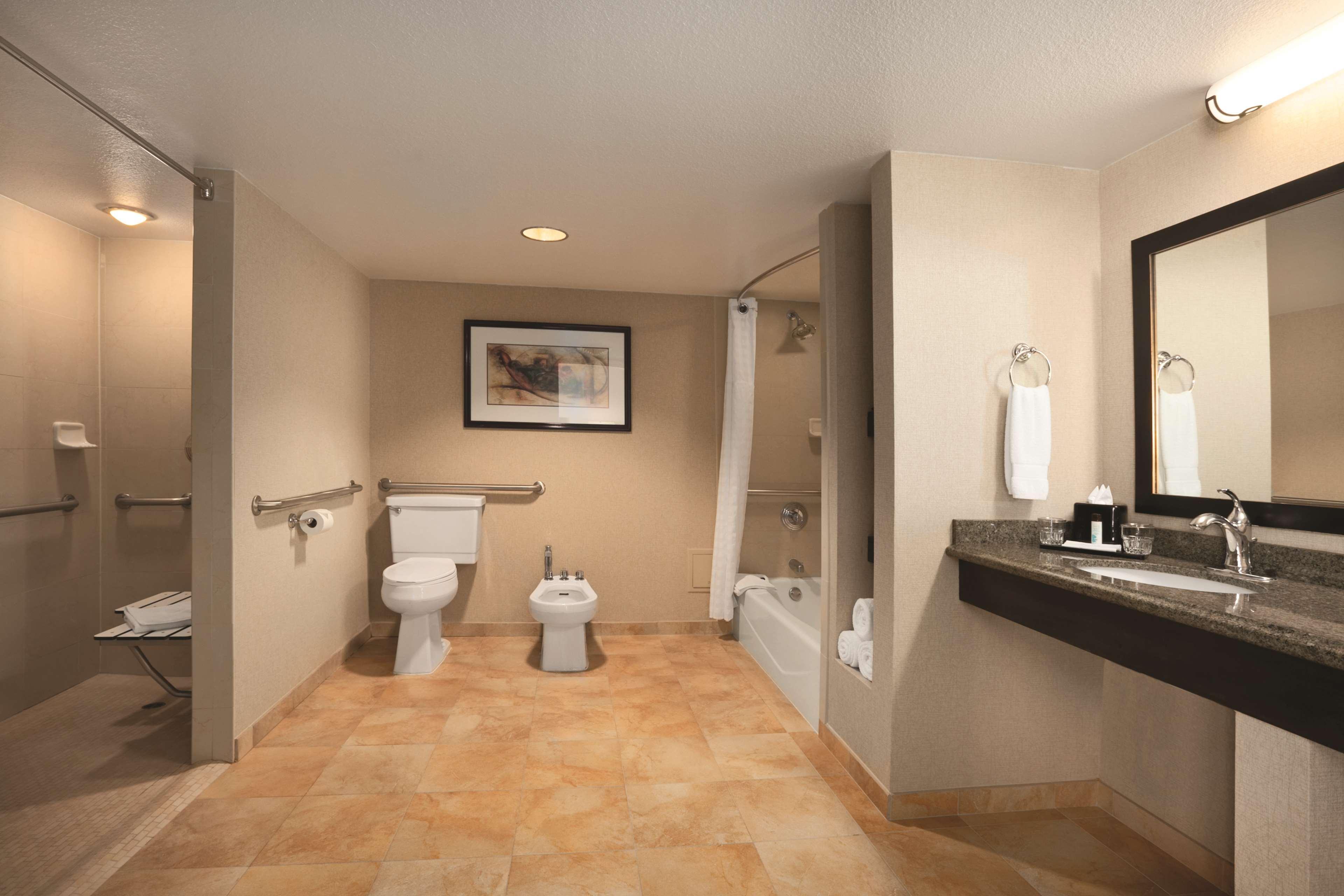 Embassy Suites By Hilton Phoenix Темпе Екстериор снимка