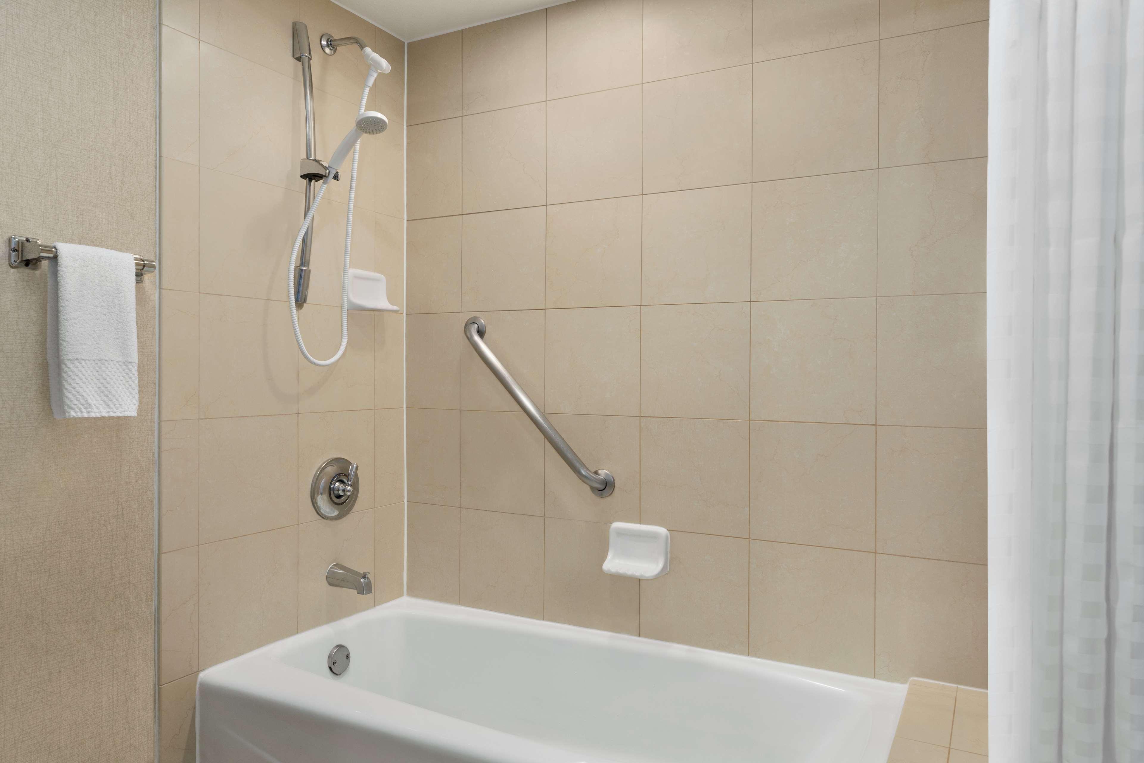 Embassy Suites By Hilton Phoenix Темпе Екстериор снимка