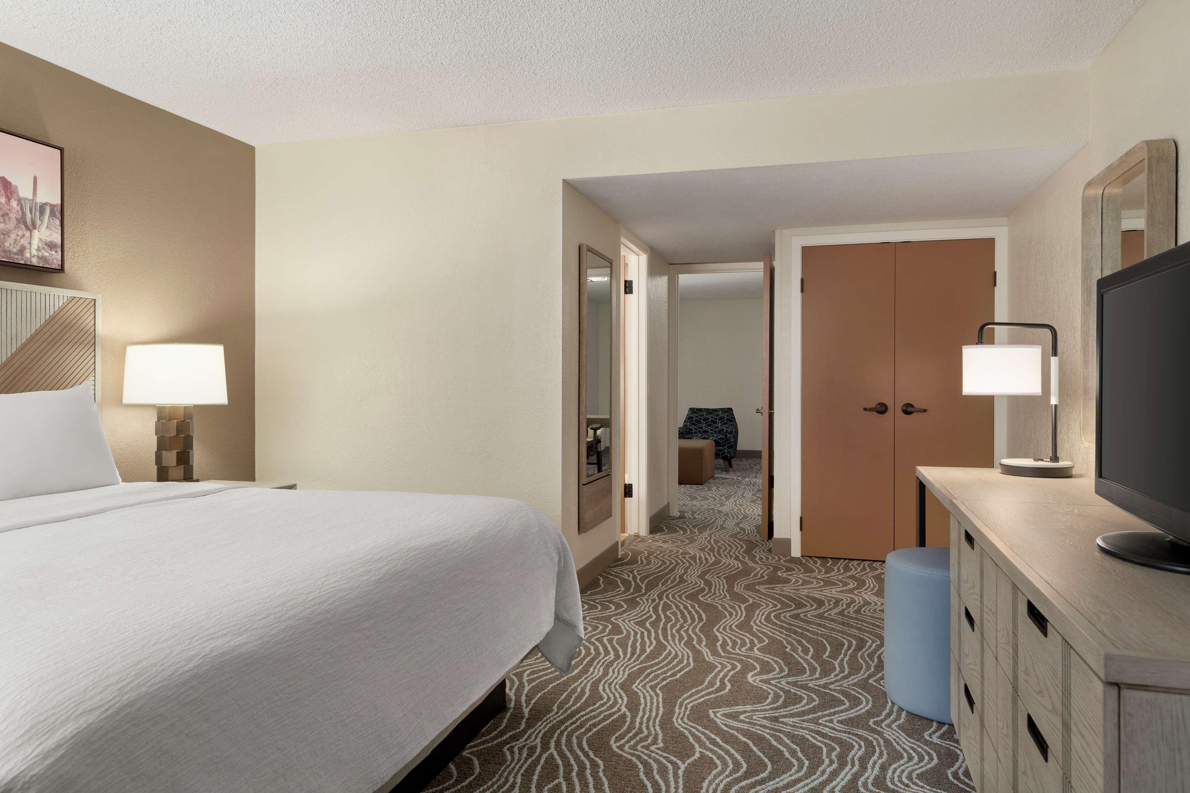 Embassy Suites By Hilton Phoenix Темпе Екстериор снимка