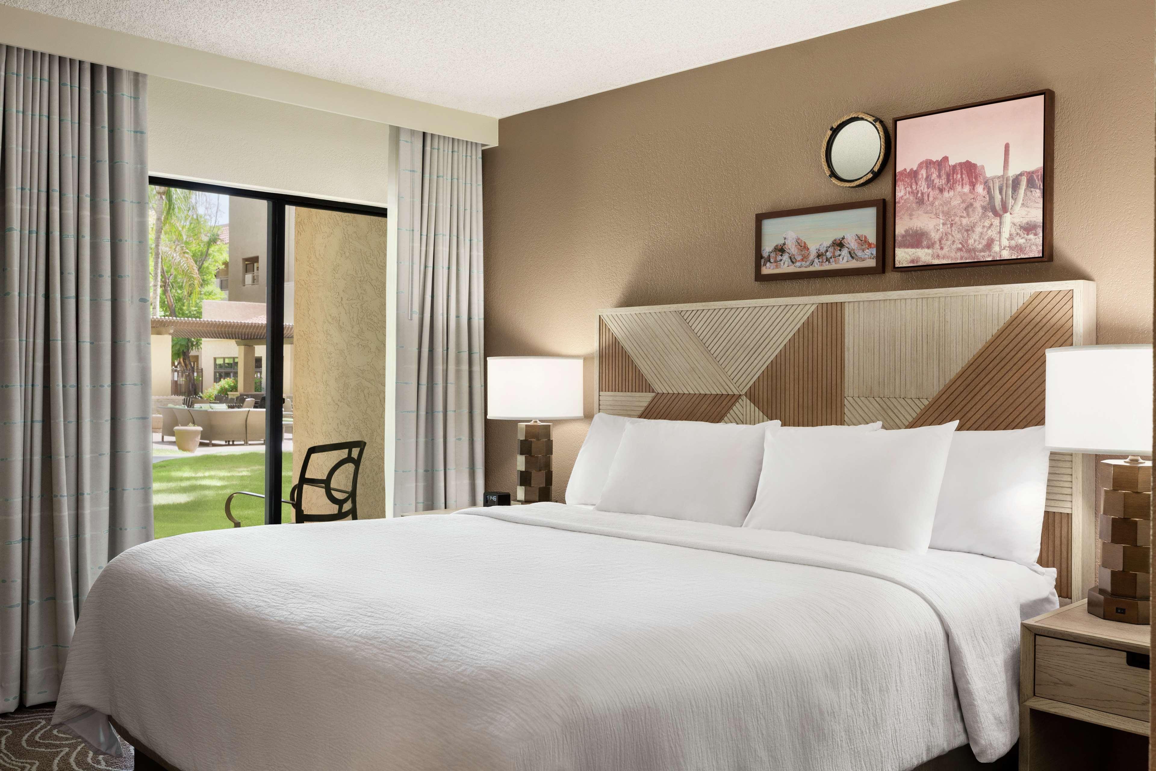 Embassy Suites By Hilton Phoenix Темпе Екстериор снимка