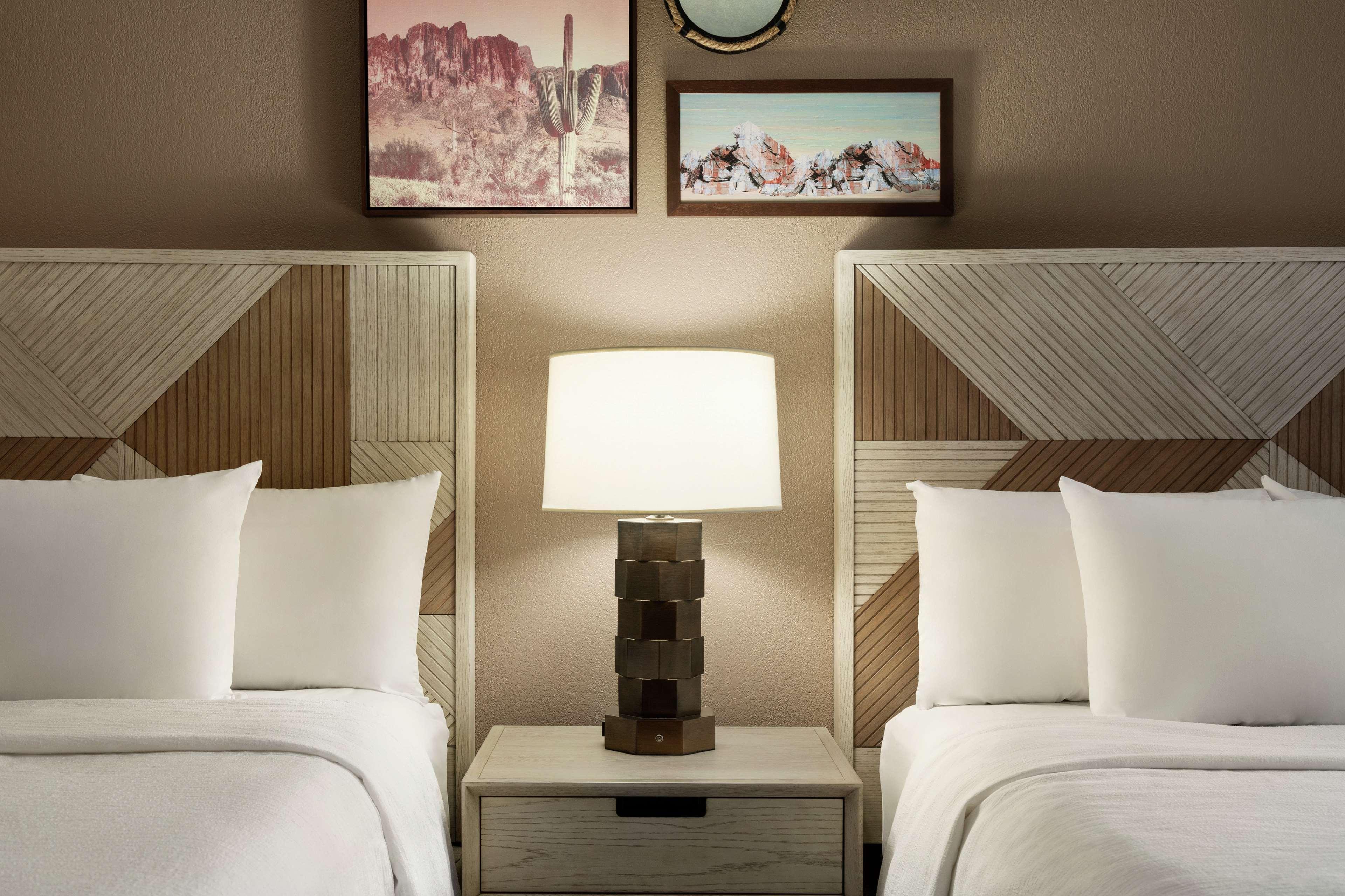 Embassy Suites By Hilton Phoenix Темпе Екстериор снимка