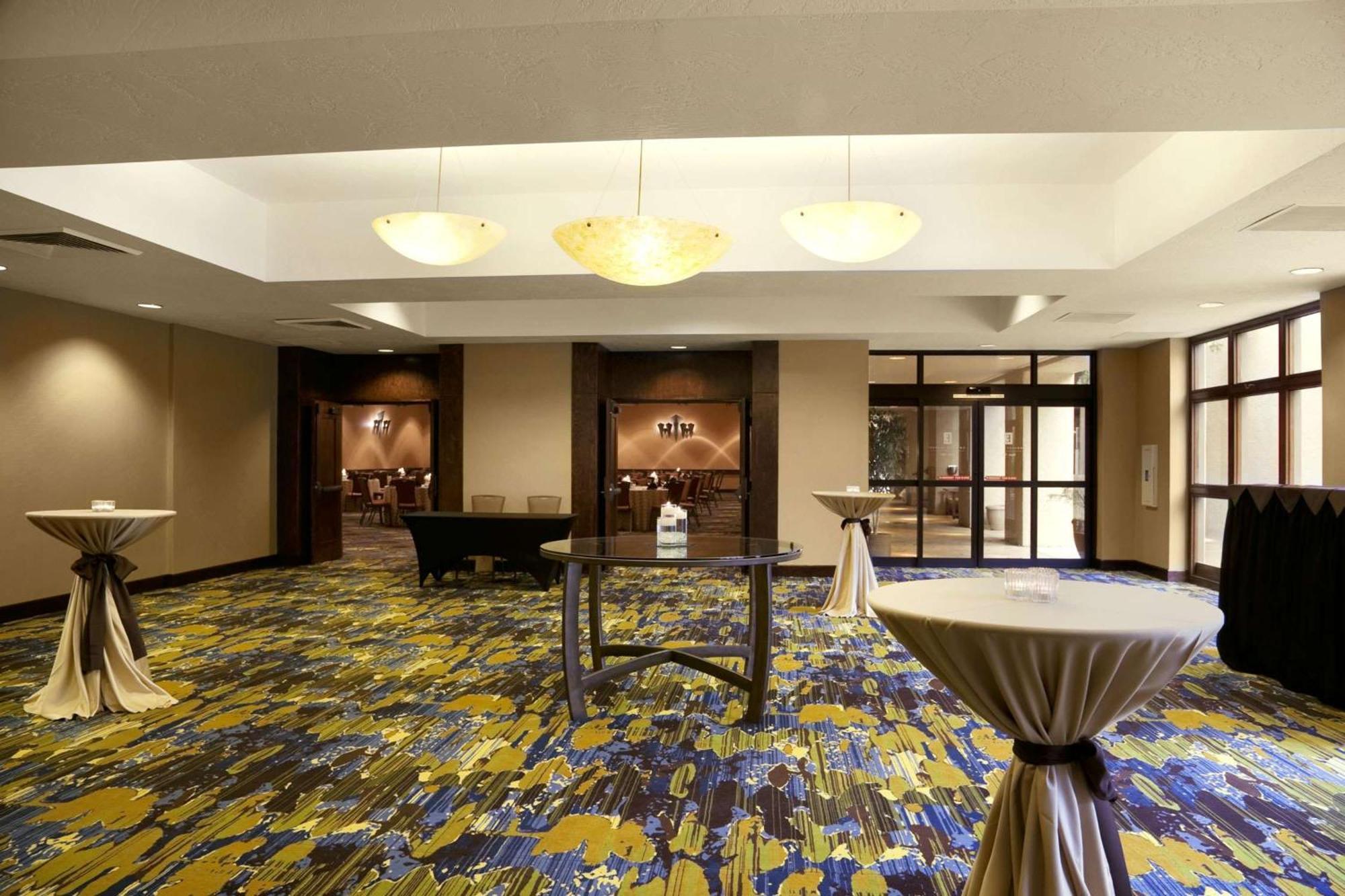 Embassy Suites By Hilton Phoenix Темпе Екстериор снимка