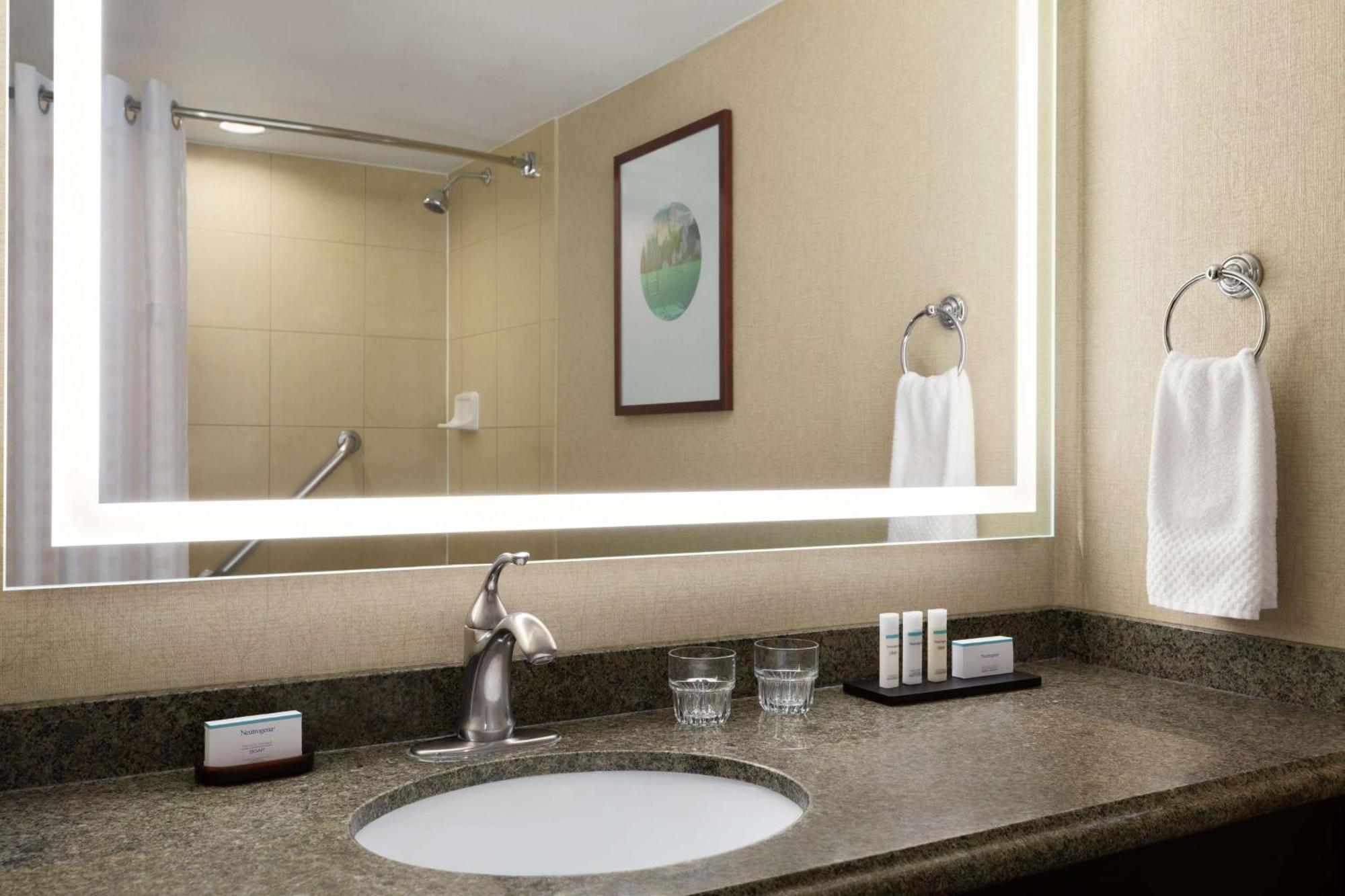 Embassy Suites By Hilton Phoenix Темпе Екстериор снимка