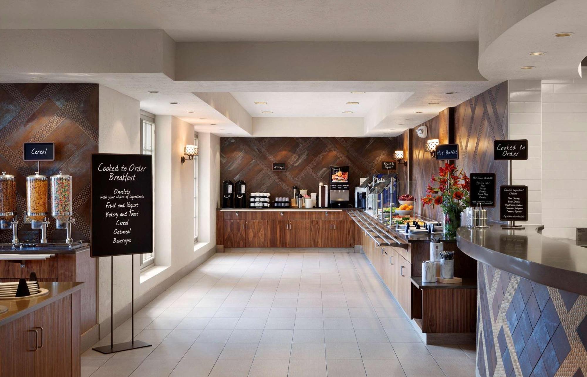 Embassy Suites By Hilton Phoenix Темпе Екстериор снимка