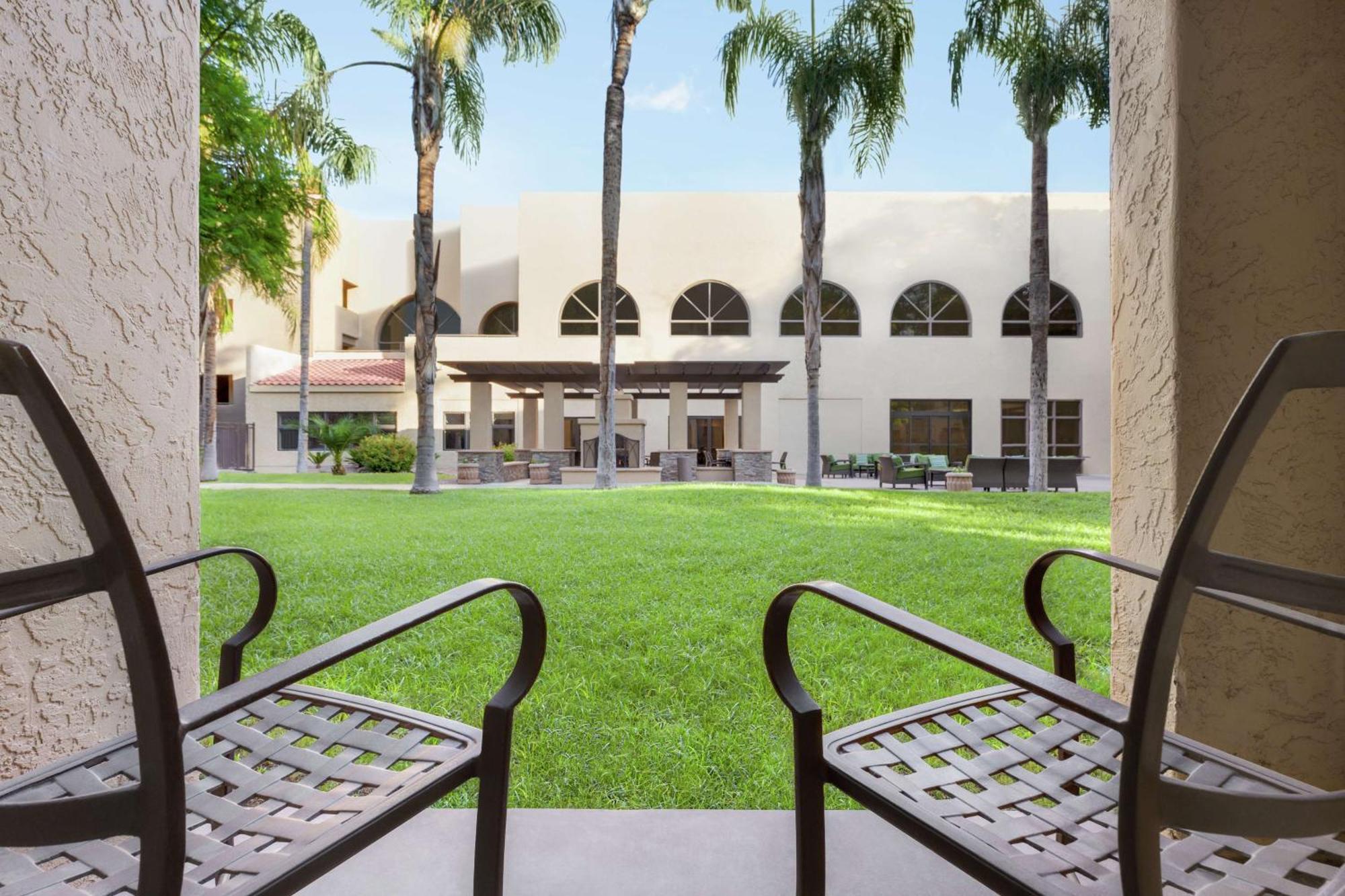 Embassy Suites By Hilton Phoenix Темпе Екстериор снимка