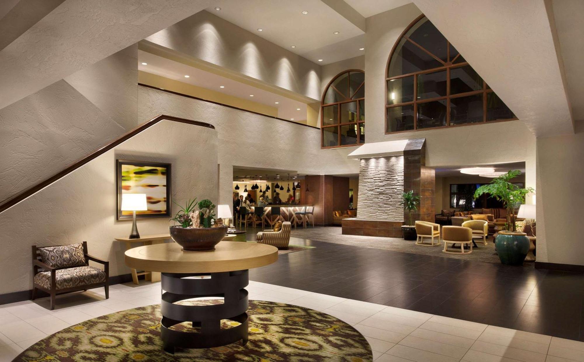 Embassy Suites By Hilton Phoenix Темпе Екстериор снимка