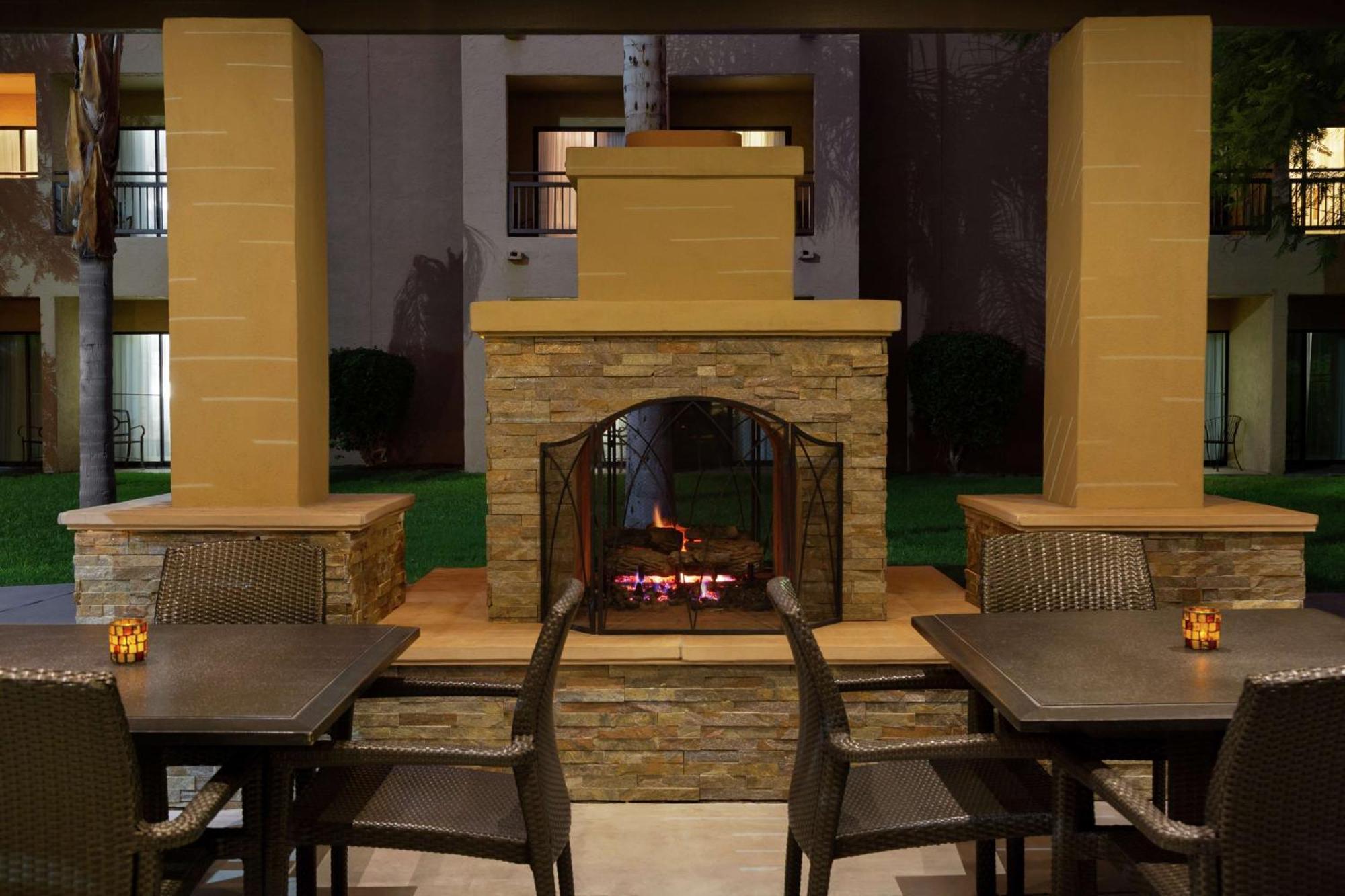 Embassy Suites By Hilton Phoenix Темпе Екстериор снимка