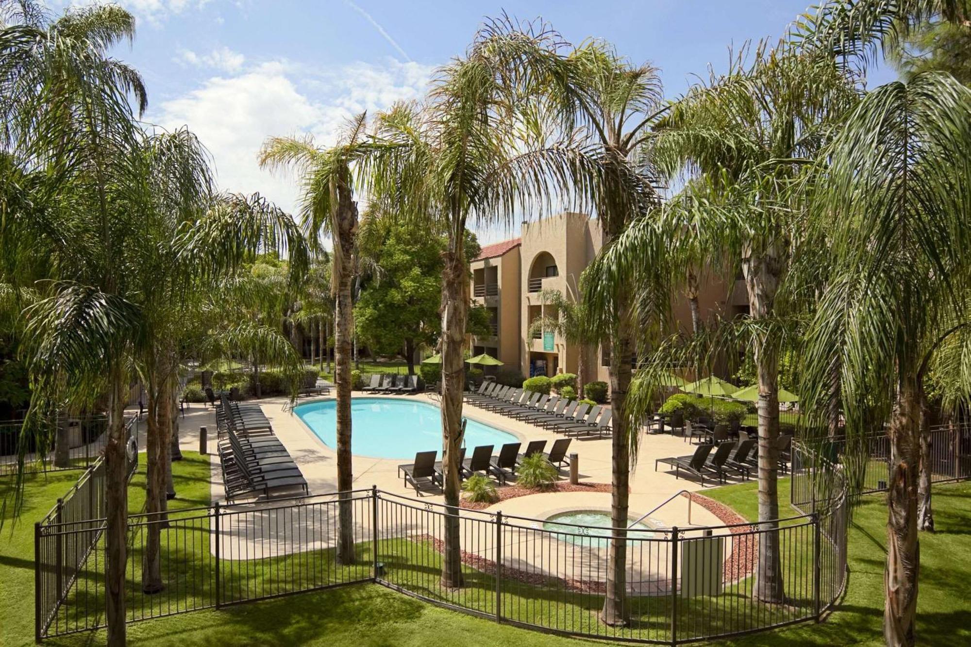 Embassy Suites By Hilton Phoenix Темпе Екстериор снимка